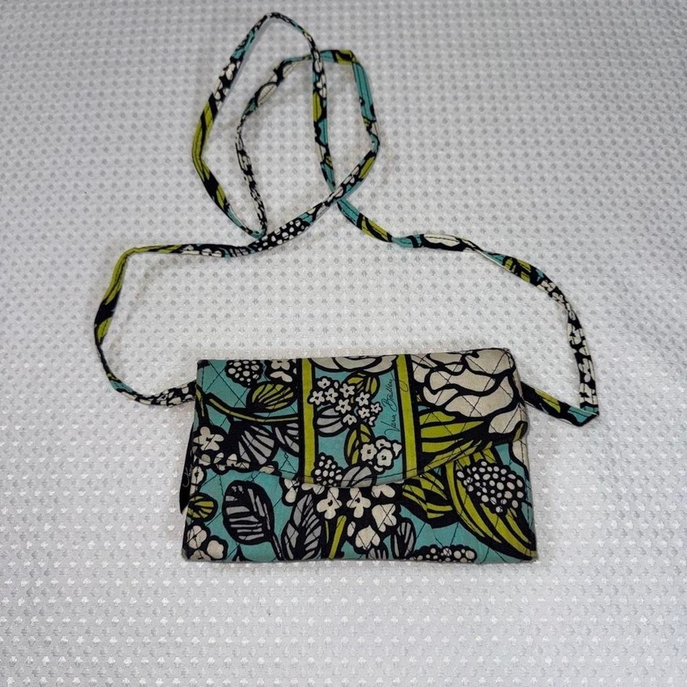 Vera Bradley Island Blooms crossbody bag floral pattern with a removable strap.